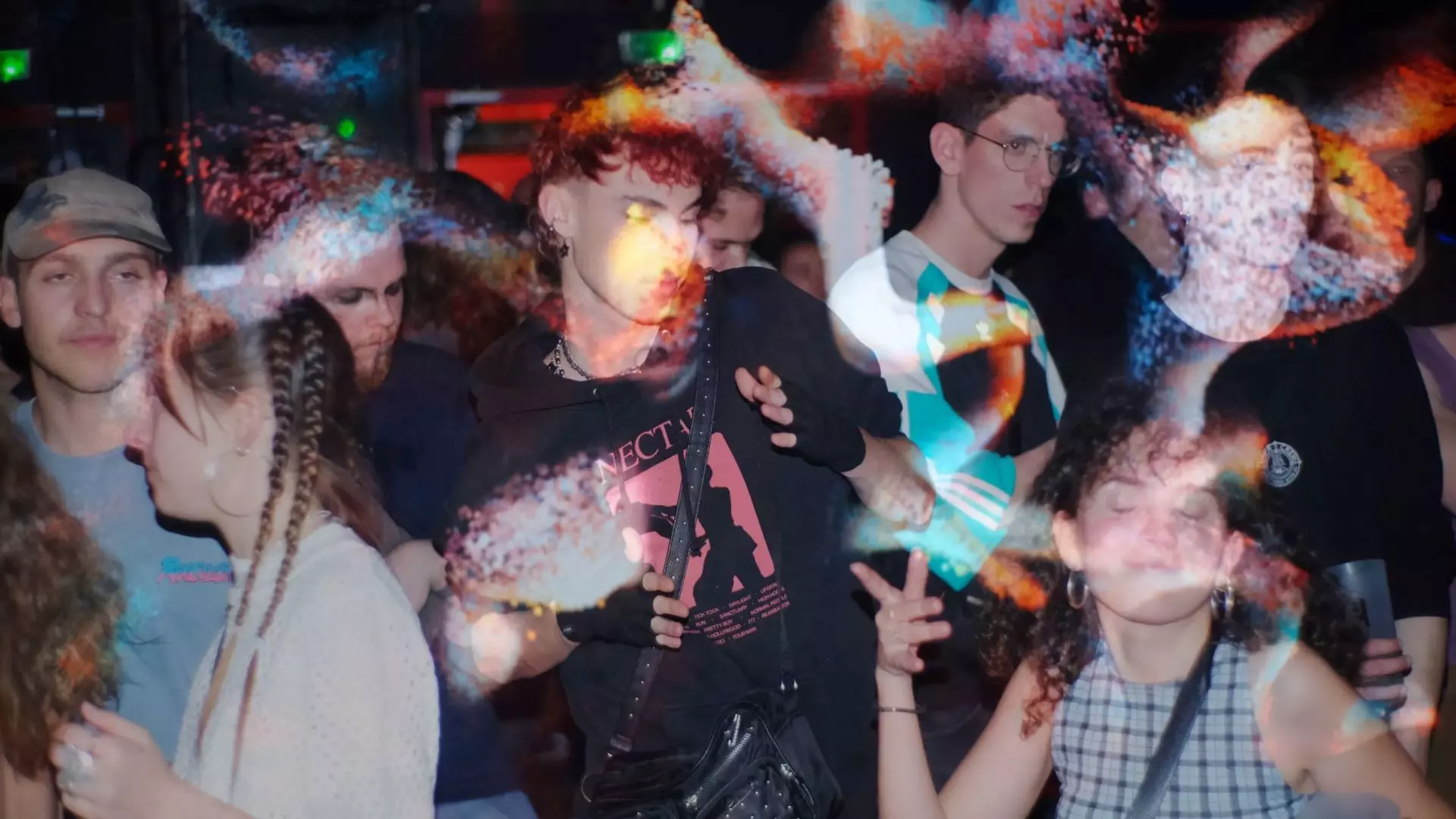Olali Art : Bruit Qui Court - VJing live et interactive show. Une expérience immersive par olali.